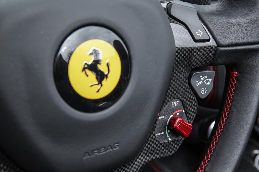 Логотип Ferrari California T HS 2016 года  (фото 24 из 34)